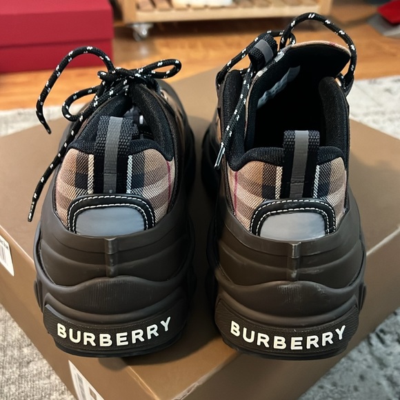 Burberry Men Leather Arthur Vintage Check Sneakers - Picture 3 of 13